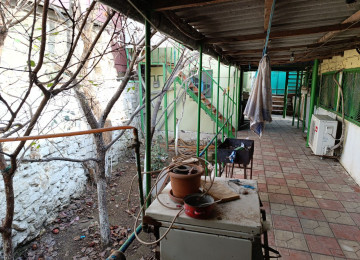 Salam. Əhmədli metrosuna piyada 3 dəqiqəlik yolda, düz ana