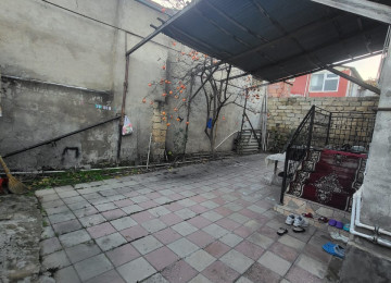 Xlrdalada 2 otaq heyet evi satllr heyetide var senet kupca