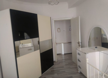 Mənzil 3 otaqli bütün əşyalarla təmin olunub. Rahat yaşayış