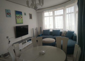 Mənzil 3 otaqli bütün əşyalarla təmin olunub. Rahat yaşayış