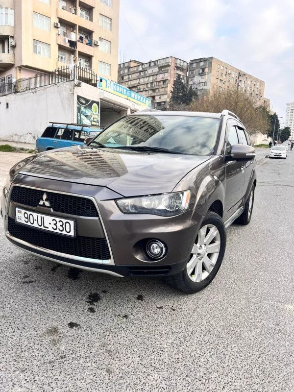 Mitsubishi Outlander 2010-2013 model Istehsal ili 2009, Amerika bazarı üçün istehsal olunub,