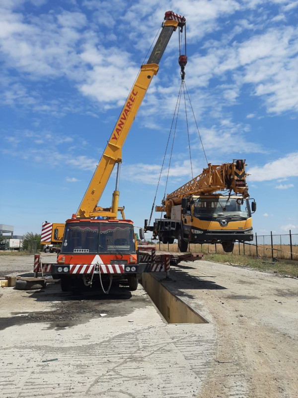 kran xidməti Avtokran "GROVE GMK3050" 50 Tonluq. Oxun uzunluğu 39 m.
