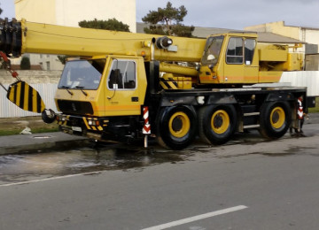 Avtokran "GROVE GMK3050" 50 Tonluq. Oxun uzunluğu 39 m.