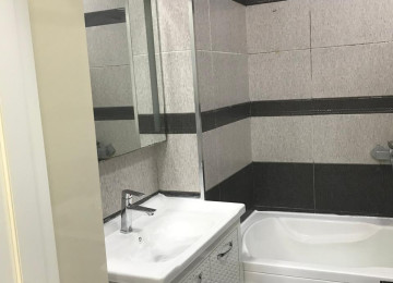 Xırdalan şəhəri AAF park.Beş mərtəbə evin beşinci