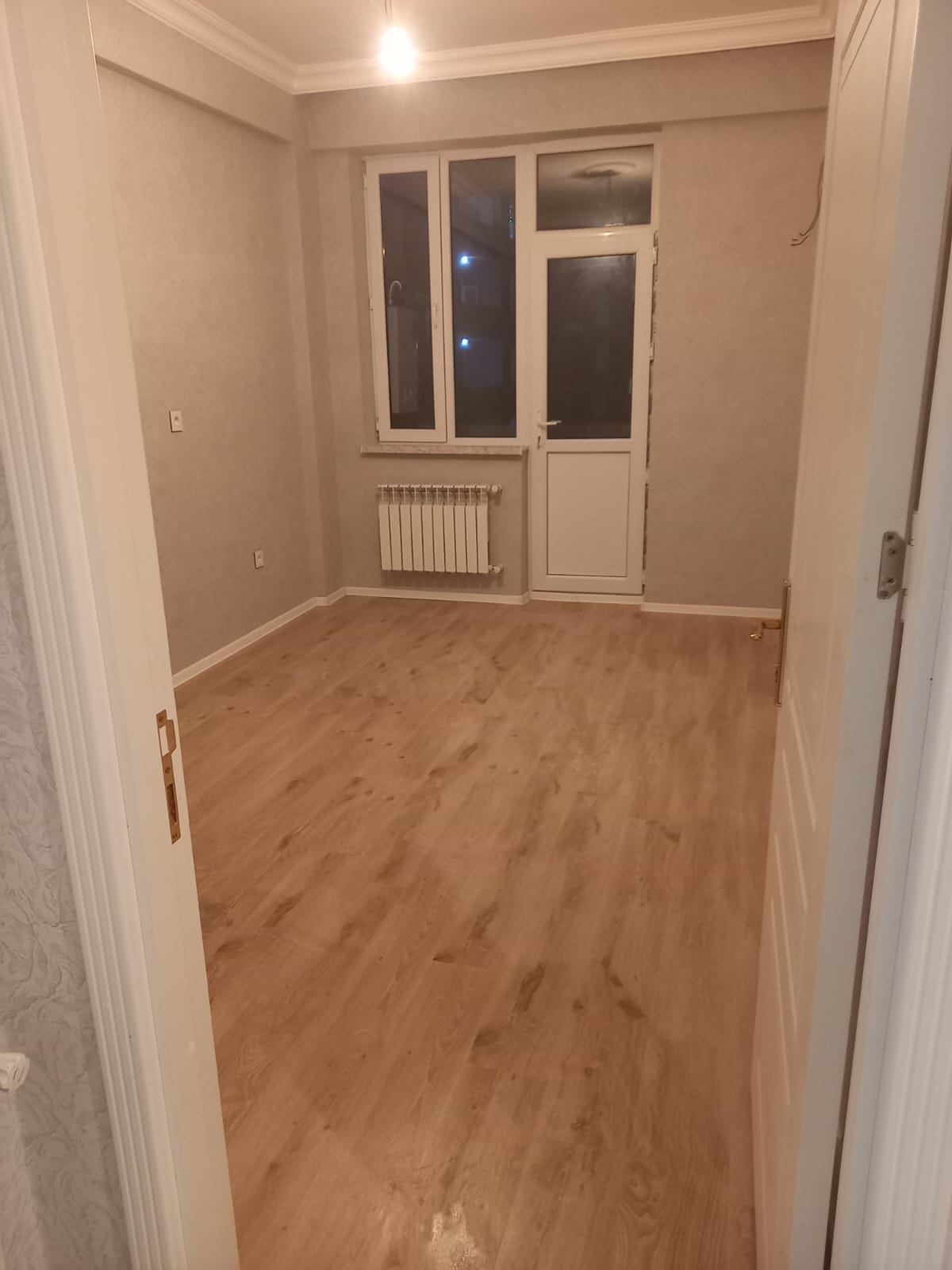 Saray Qesebesi 2 otaq menzil bos 55 kv kiraye verlir qaz