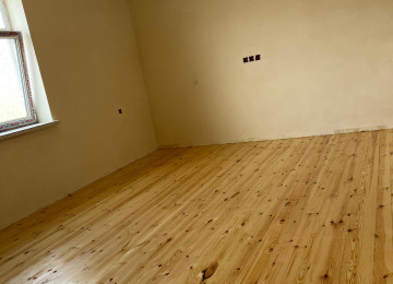 Qobu qesebesi 4 otaqll heyet evi satllr ev yeni tiklib 100