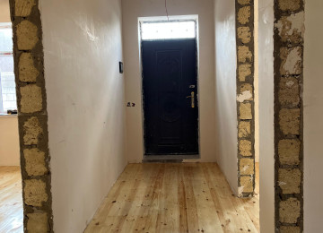 Qobu qesebesi 4 otaqll heyet evi satllr ev yeni tiklib 100