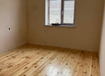 Qobu qesebesi 4 otaqll heyet evi satllr ev yeni tiklib 100