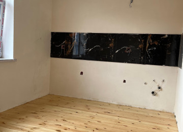 Qobu qesebesi 4 otaqll heyet evi satllr ev yeni tiklib 100