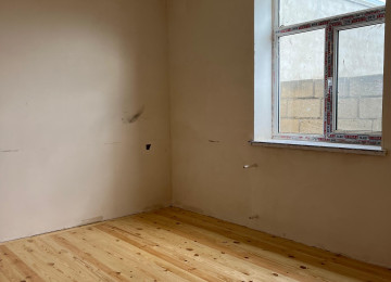 Qobu qesebesi 4 otaqll heyet evi satllr ev yeni tiklib 100