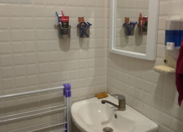 Əmlak əşyalı satılır. Görünən bütün əşyalar qalır