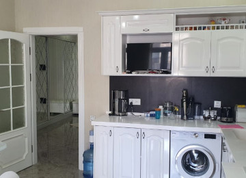 Qurtqaşinli kücəsində olan Nəriman Nərimanov heykəlinin