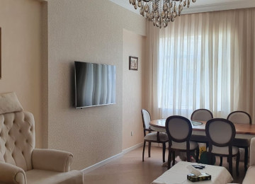 Qurtqaşinli kücəsində olan Nəriman Nərimanov heykəlinin