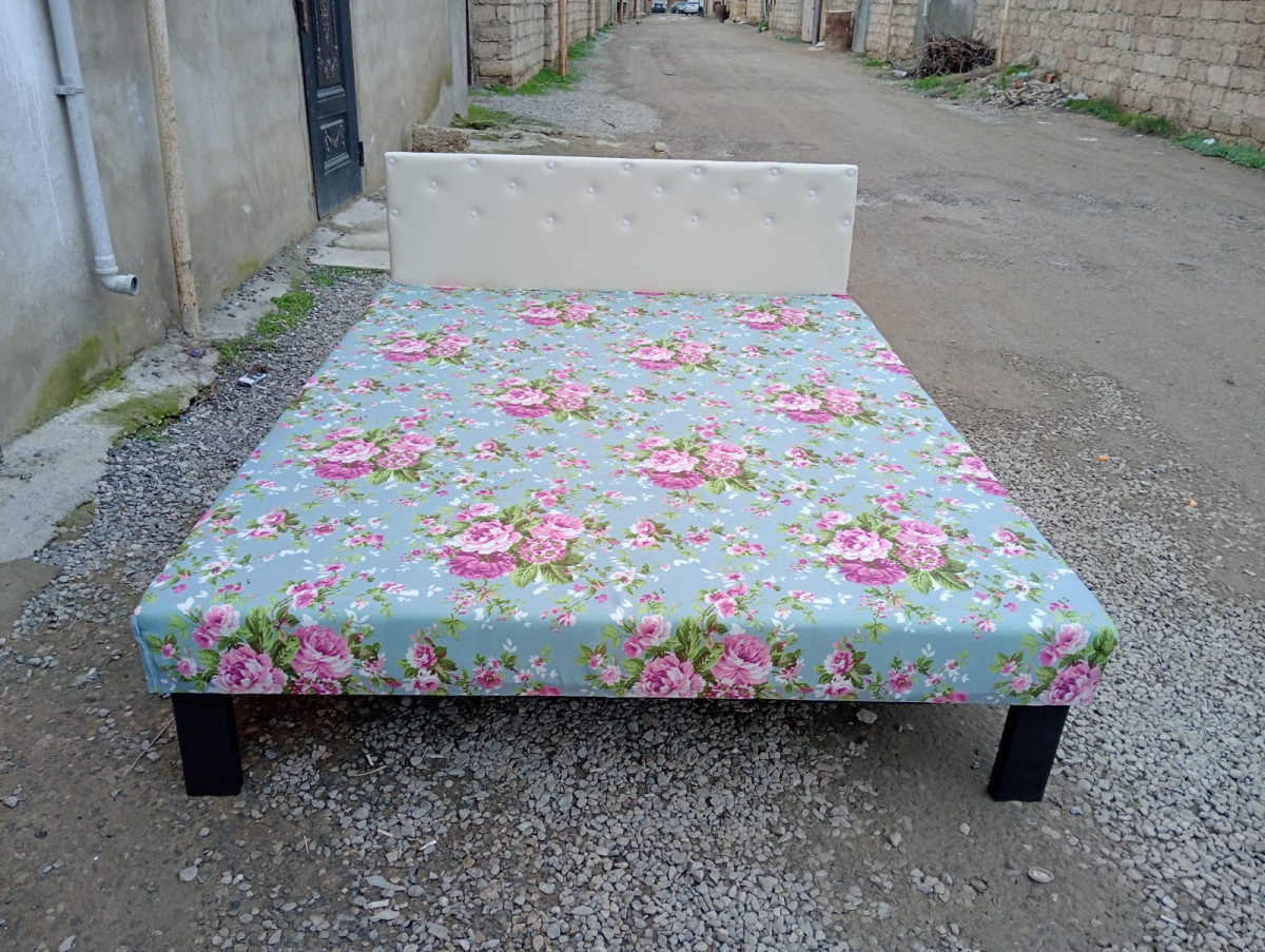 Hazırları var Kravat 60 manat Taxt 110 manat Çatdırılma var