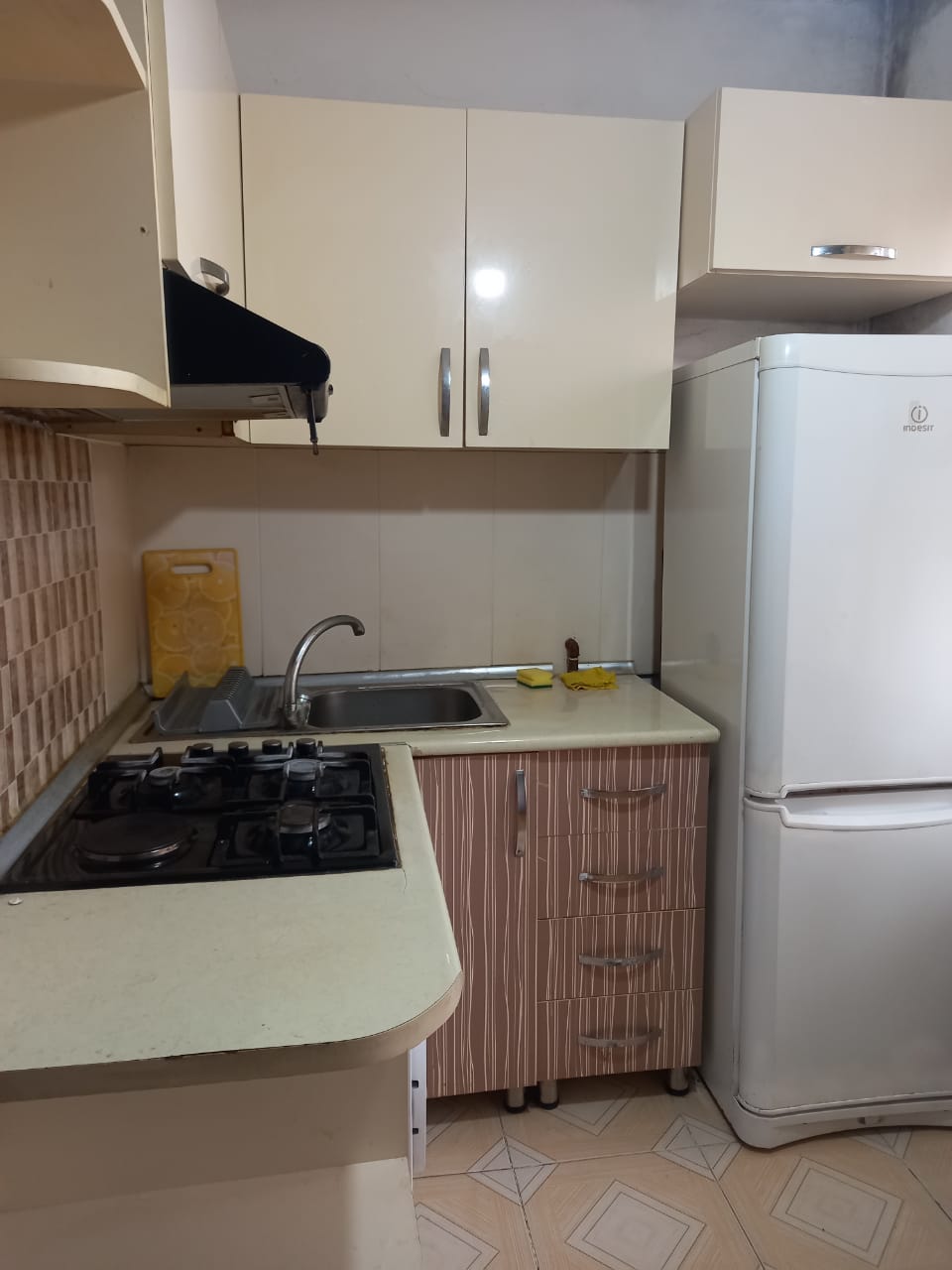 Ev xirdalanda 2 nömrəli məktəb və misir parkin yaninda