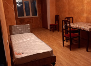 Ev xirdalanda 2 nömrəli məktəb və misir parkin yaninda