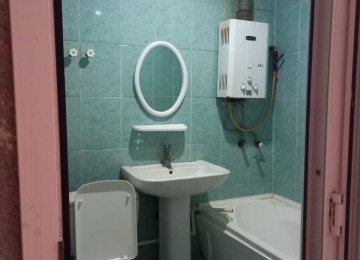 Ev xirdalanda 2 nömrəli məktəb və misir parkin yaninda