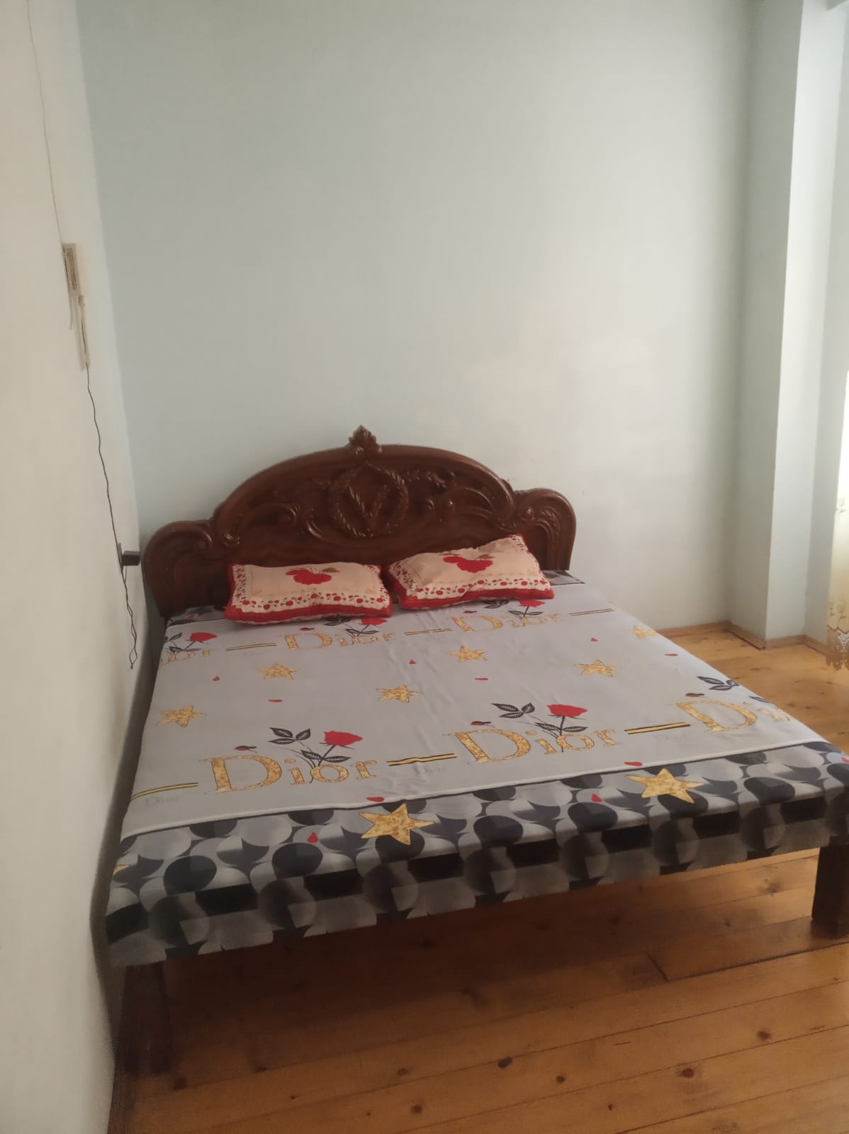 Xırdalan şəhəri, Poçtun və 1-saylı məktəbin yanında 2 otağa