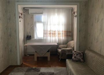 Gənclik metrosuna 3-4 dəqiqəlik məsafədə köhnə-tikili 4