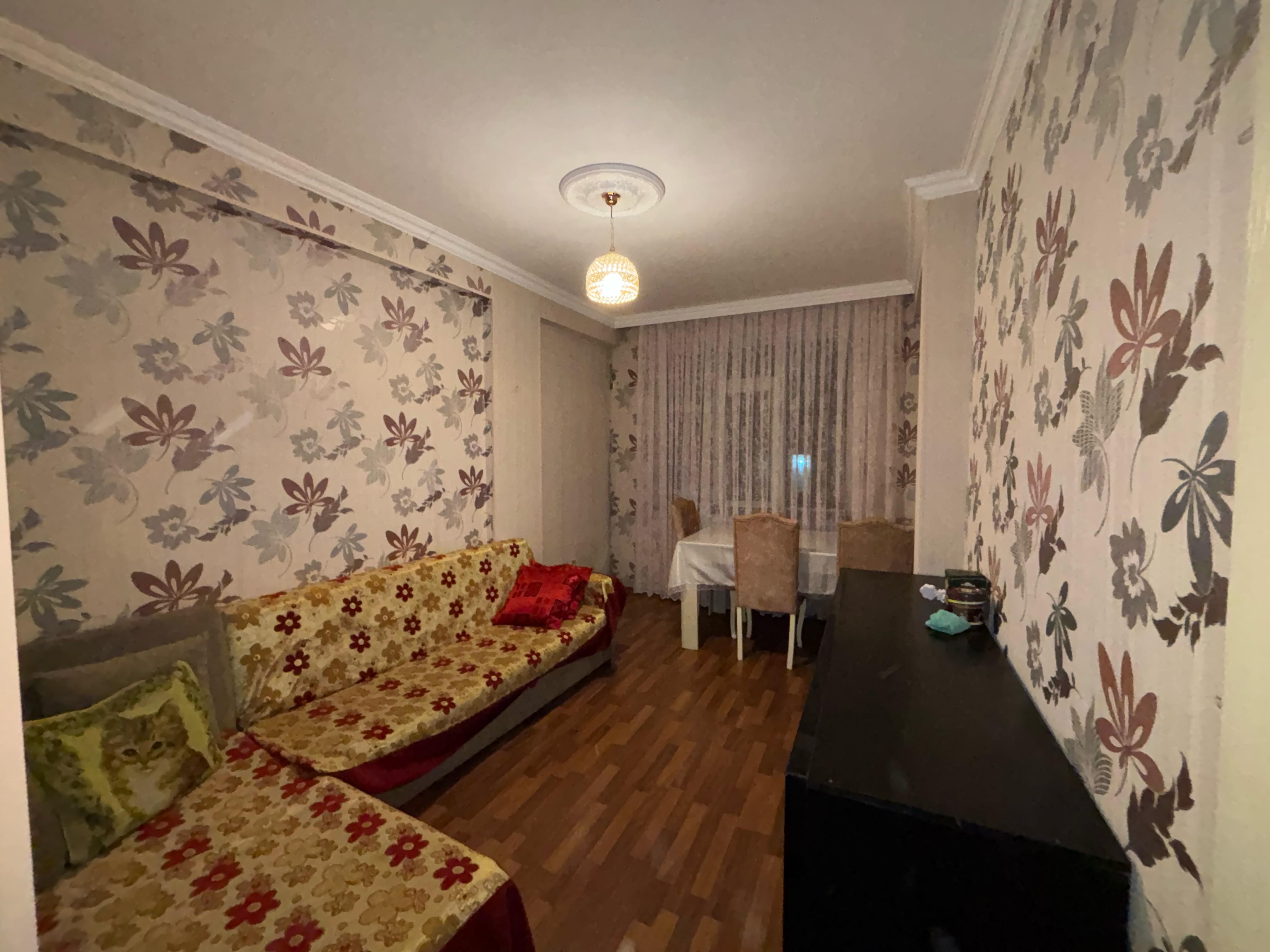 Mənzil Abşron gənclər şəhərciyində yerləşir. Kombi sistemi,