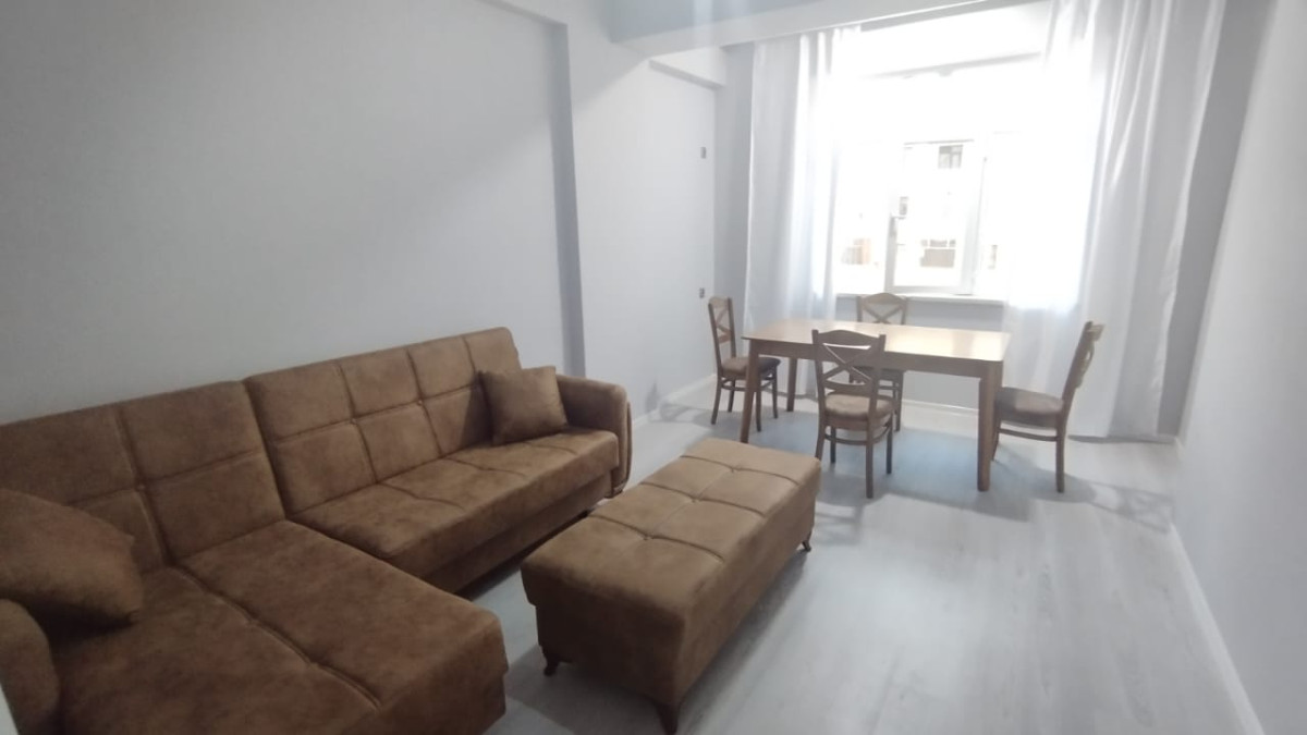 2 otaq menzil kiraye verlir Tam təmirli, yeni mebellərlə təchiz olunub, suyu, işığı,