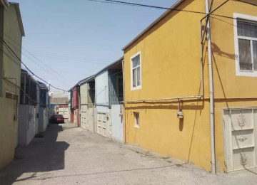 Xlrdalada 119 yolu 4 otaq heyet evi satllr 1.5 sot 100 kv 2