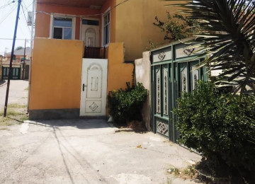 Xlrdalada 119 yolu 4 otaq heyet evi satllr 1.5 sot 100 kv 2