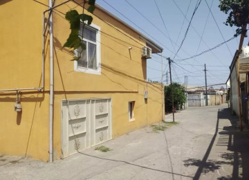 Xlrdalada 119 yolu 4 otaq heyet evi satllr 1.5 sot 100 kv 2