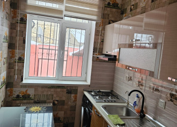 Xlrdalada 7 nomreli mektebin yaxlql 3 otaq heyet evi