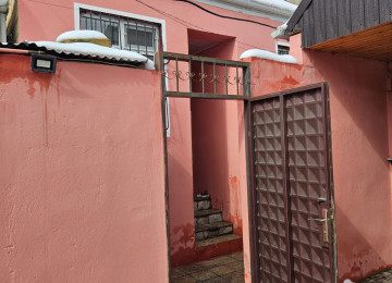 Xlrdalada 7 nomreli mektebin yaxlql 3 otaq heyet evi