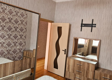 Xlrdalada 7 nomreli mektebin yaxlql 3 otaq heyet evi