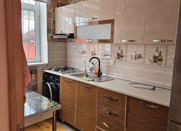 Xlrdalada 7 nomreli mektebin yaxlql 3 otaq heyet evi