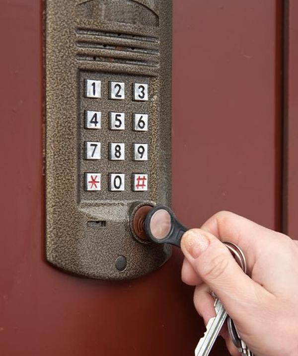 Access control sistemi Brelok, kart hem de şifrə (kod) ilə