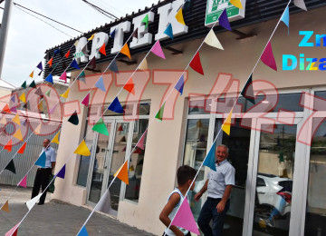 Bayraq bezeme. Dekor bayraqlar. Dekor magaza bayraq.