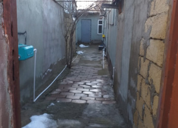 Xlrdalada Merkezde 1 otaq heyet evi 26000 azn satllr senet