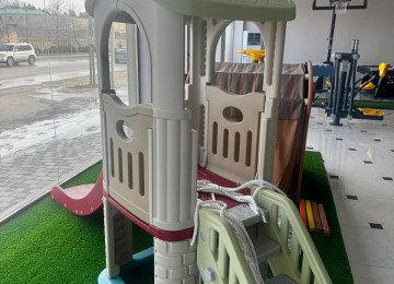 Açıq hava məkanında uşaq oyun meydançalarının,