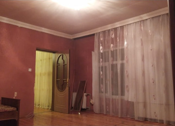 Yasamal 1 Alatavada 3 otaqlı ev kirayə verilir Evde kombi