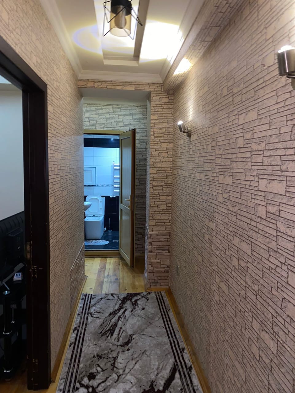 Eriyat Ticaret Merkezinin yanl 2 otaq menzil kiraye verlir