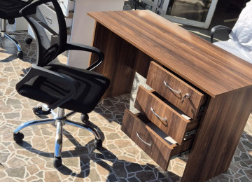 İş masası Hazır əldə var Ölçü 60/120 Qiyməti 100azn