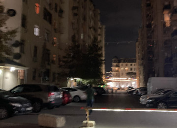 Mənzil AAAf park yaşayış kompleksində yerləşir,10 mərtəbəli