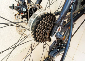 Shexsi ISMA velosipedi satiram . Alinib amma istifade