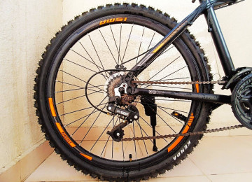 Shexsi ISMA velosipedi satiram . Alinib amma istifade