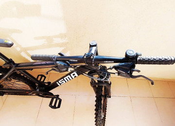 Shexsi ISMA velosipedi satiram . Alinib amma istifade