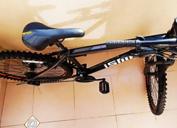 Shexsi ISMA velosipedi satiram . Alinib amma istifade