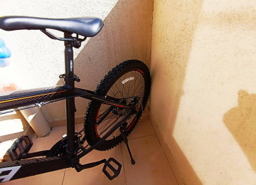 Shexsi ISMA velosipedi satiram . Alinib amma istifade