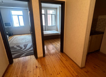 Xlrdalan H.Eliyev parkln yanl 2 otaq 62 kv 430 azn qaz isl