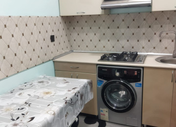 Riyyat ticaret merkezi 2 otaq menzil kiraye verlir 55 kv 14