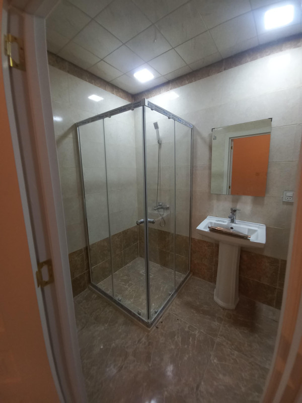 2 otaq bos menzil kiraye verlir Saray mtk 14/13 u 2 otaq Metbex kolidorda nezerede tutulub