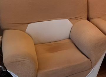 1 Divan yanında 2 kreslosu satılır Hecbir problemi yoxdu