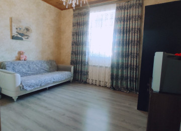 Qara Qarayev metrosu . Ayla Şadlıq Sarayının yanı . İpoteka